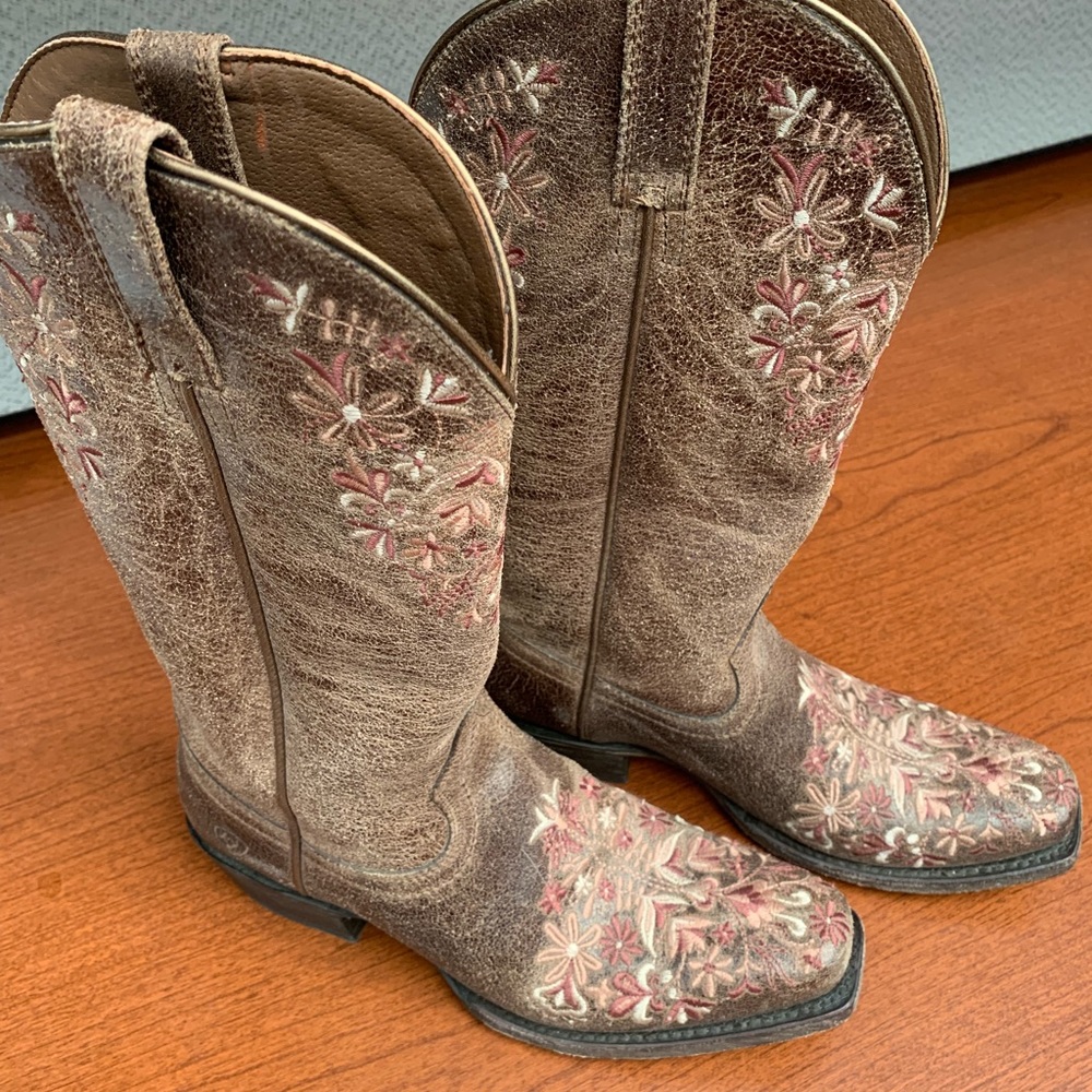 Ariat women’s boots!